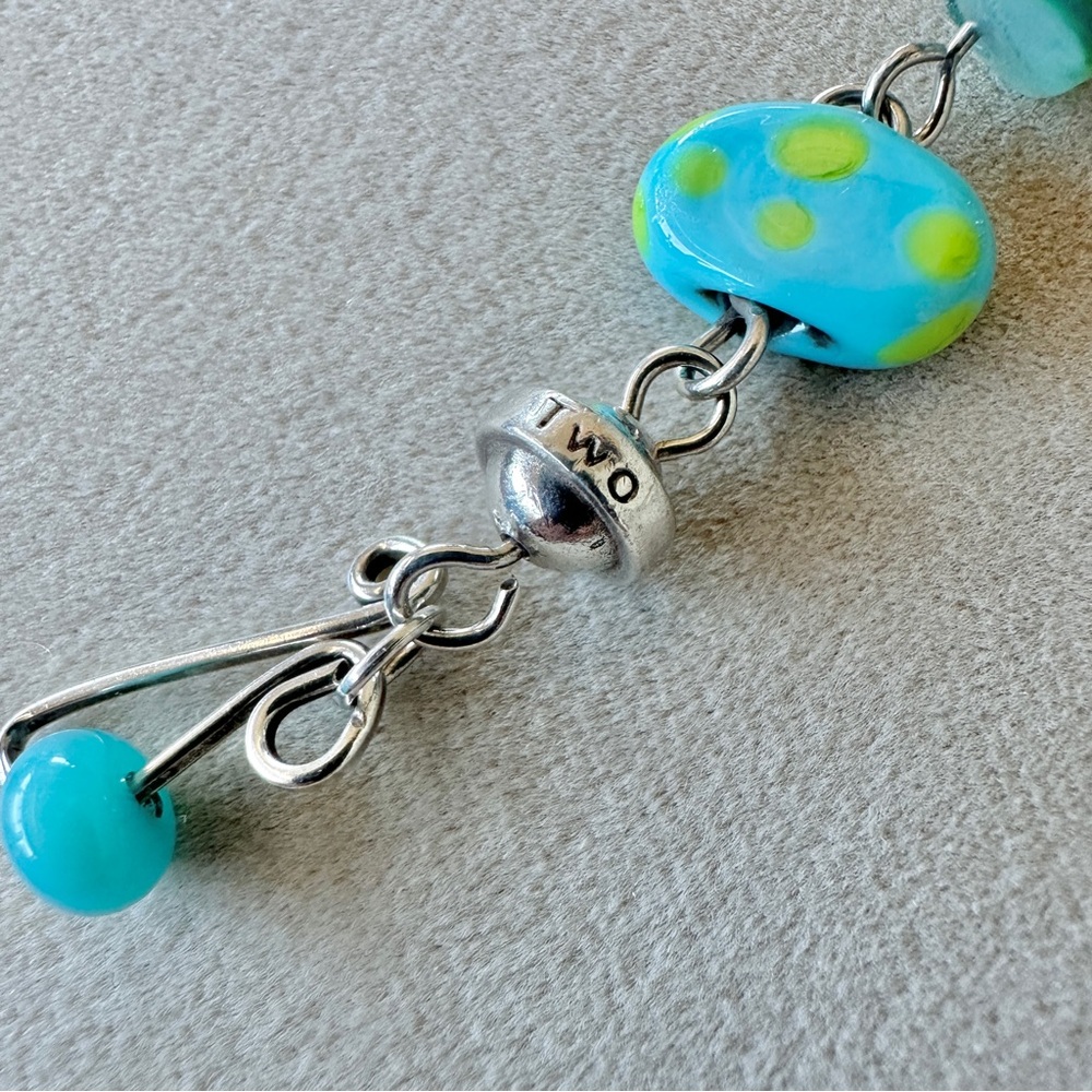 Artisan-made sterling silver and glass bead charm bracelet - Picture 10 of 11